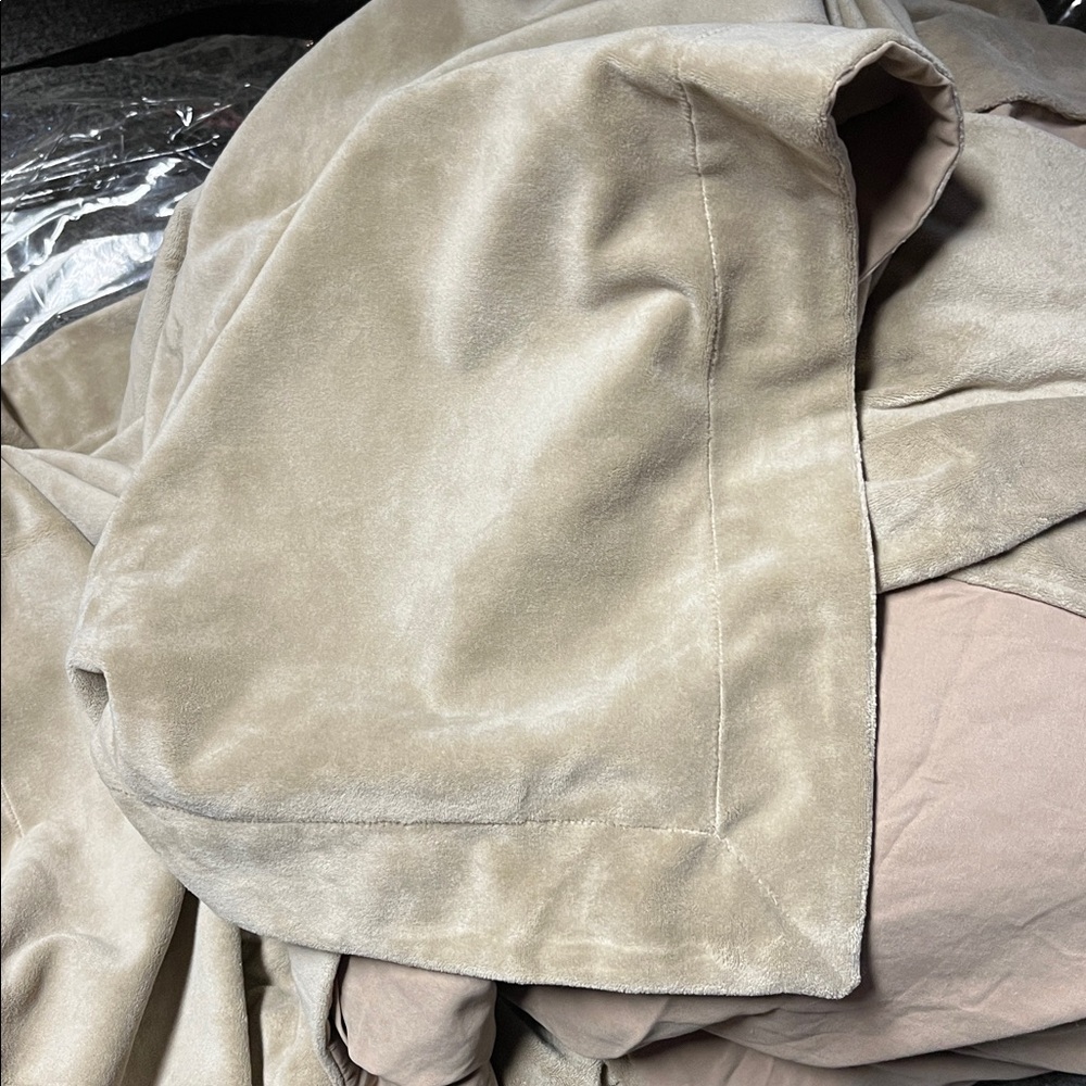 Berkshire Crushed Velvet Duvet cover & Pillow shames - Picture 6 of 9